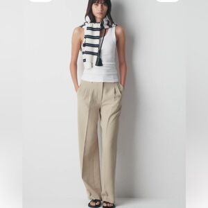 Aritzia effortless pant 4 - nomad taupe - short length